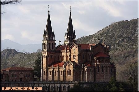 Visita a la Basílica de Covadonga